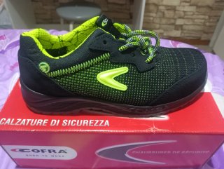Zapatos de seguridad Cofra negros y verdes