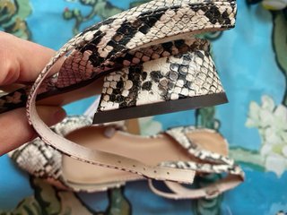 Zapatos mujer estampado serpiente