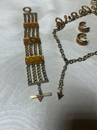 Conjunto Guess: Pulsera, Collar y Pendientes
