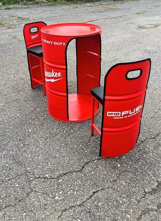 Tavolo e due sedie stile barile Milwaukee