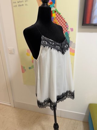 Blusa de tirantes con encaje