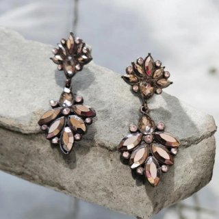 Pendientes vintage dorados y rosas
