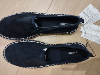 Alpargatas nuevas de ante azul talla 43.