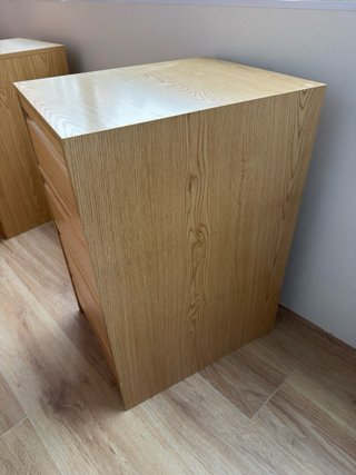 Tres cajoneras, color roble, de 4 cajones cada una