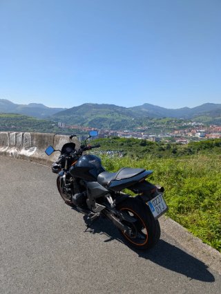 Kawasaki Z750 R Negra.