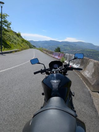 Kawasaki Z750 R Negra.