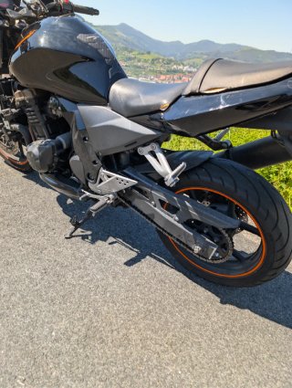 Kawasaki Z750 R Negra.