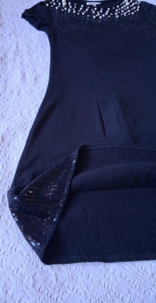 Vestito nero con perle e paillettes