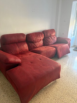 Sofá chaise longue piel burdeos