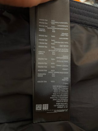 Cazadora Uniqlo negra con Capucha