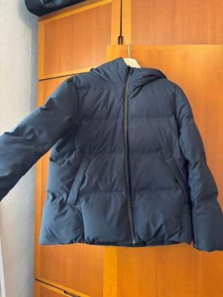 Cazadora Uniqlo negra con Capucha