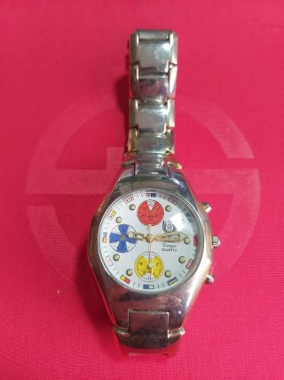 Reloj Swiss Designs Cuarzo Dorado y Plateado