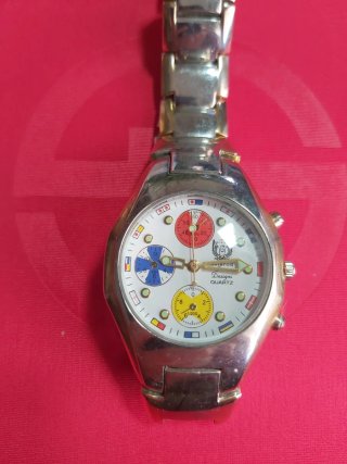 Reloj Swiss Designs Cuarzo Dorado y Plateado