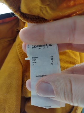 Pantalón vaquero largo amarillo