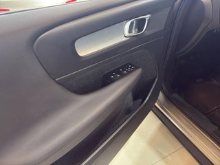Volvo XC40 1.5 T2 Momentum Pro Auto