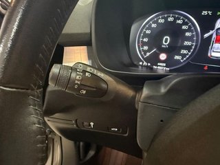 Volvo XC40 1.5 T2 Momentum Pro Auto