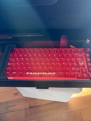 Teclado Madkat Rojo + Carta Firmada