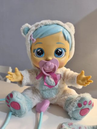 Bebé Llorón con accesorios médicos