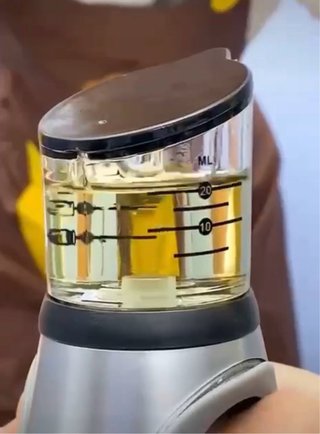 Oliera in vetro con dosatore