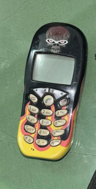 Teléfono Móvil Nokia 3310 con Diseño Calavera