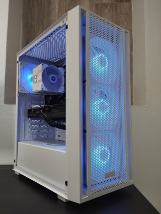 PC Gaming RTX 4070 Ryzen 7 5800X 32GB RAM
