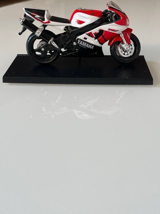 Maqueta Moto Yamaha R7 roja
