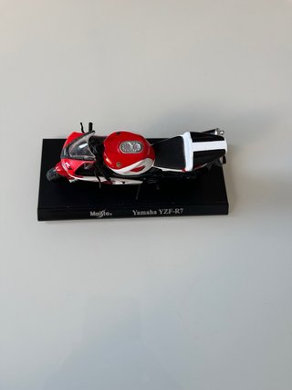 Maqueta Moto Yamaha R7 roja