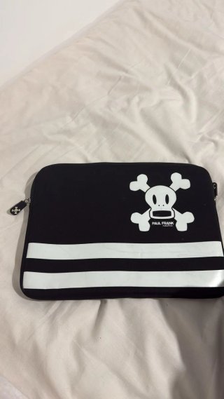 Funda y ordenador Apple
