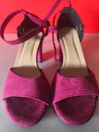 Zapatos de tacón burdeos