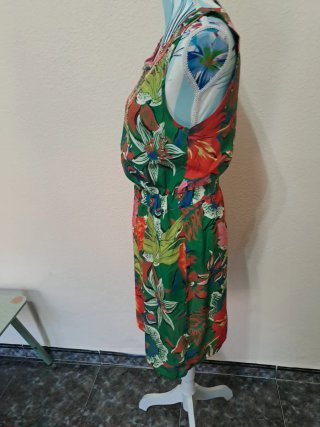 Vestido estampado floral con pedrería