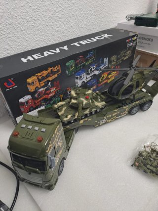 Camión Juguete Militar con Tanque y Helicóptero