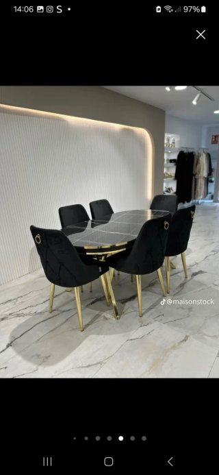 Mesa de comedor y 6 sillas de terciopelo
