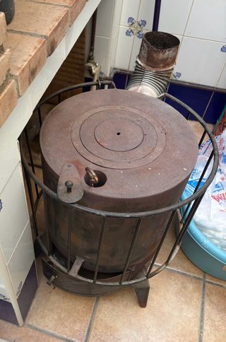 Estufa de leña antigua