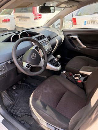 Toyota Verso 2011