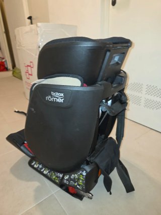Britax Römer ADVANSAFIX IV M ISOFIX