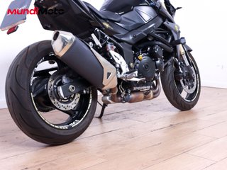 SUZUKI GSR 750