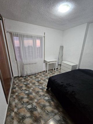 Se alquila habitacion pareja o persona sola.