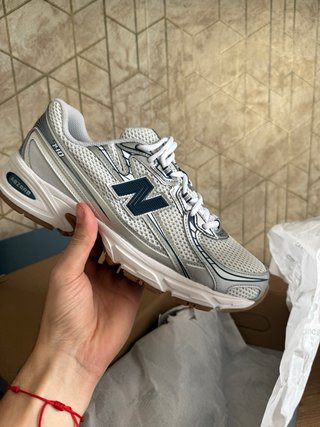 New Balance 740