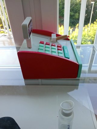 Caja registradora de madera para niños