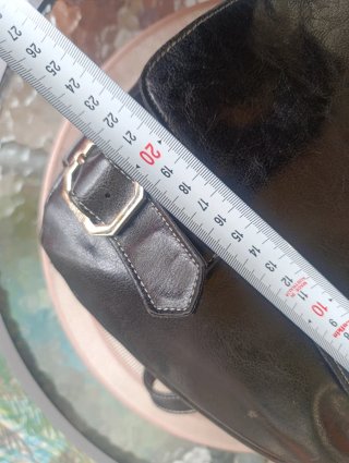 Mochila negra con hebilla