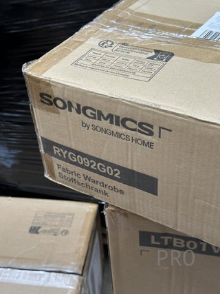 Guardaroba SONGMICS, 3 Aste per Vestiti, Ripiani, 4 Tasche Laterali, Armadio Tessuto, Pieghevole, 45 x 130 x 167 cm, Grigio RYG092G02