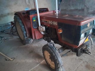 Tractor con arado