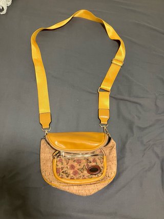 Bolso bandolera de corcho con mariposas