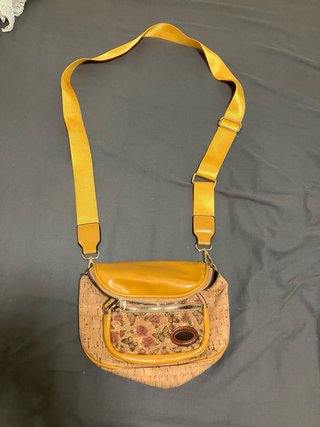 Bolso bandolera de corcho con mariposas