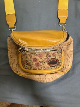 Bolso bandolera de corcho con mariposas