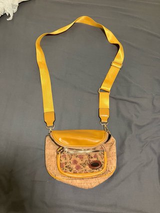 Bolso bandolera de corcho con mariposas
