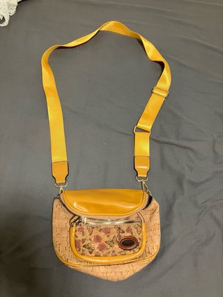 Bolso bandolera de corcho con mariposas