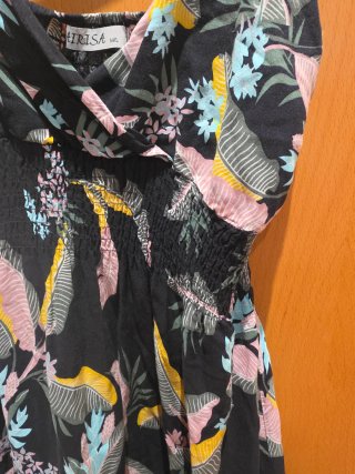 Vestido negro estampado floral tirantes
