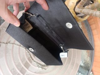 Bolso de fiesta negro con cadena