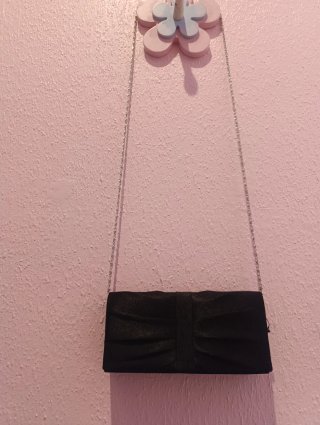 Bolso de fiesta negro con cadena